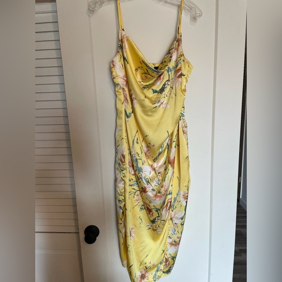 Lulu’s Yellow Floral Dress - Picture 2 of 6